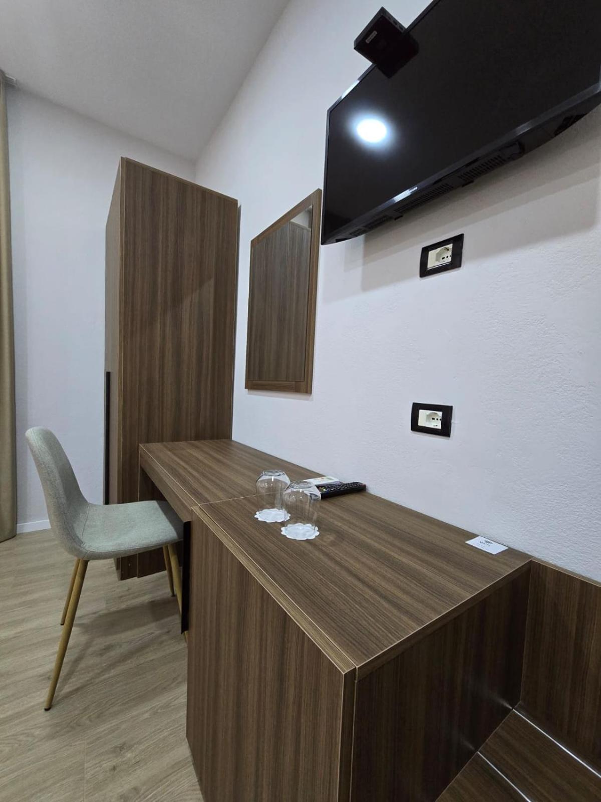 Hotel Aleks Shkodër Buitenkant foto
